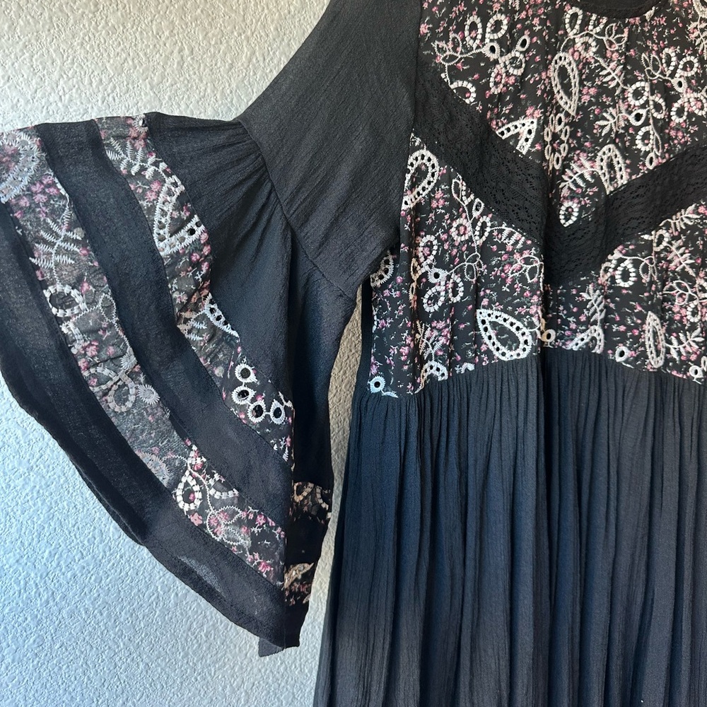 ☀️ UMGEE Dress with Floral Embroidery